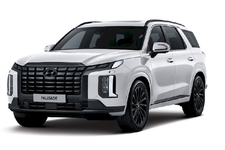 Như vậy, mẫu xe SUV Hyundai Palisade 2023 bán tại Hàn Quốc sẽ có bốn phiên bản, bao gồm Exclusive, LeBlanc, Prestige và Calligraphy. Các trang bị cao cấp xuất hiện ngay ở phiên bản tiêu chuẩn với cửa sổ chỉnh điện dành cho 2 hàng ghế trước, sấy kính tự động, cần gạt nước tự động và kính chắn tia cực tím.