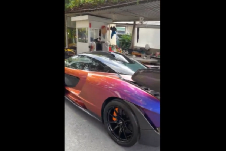 Sức mạnh của siêu phẩm McLaren Senna mới được Hoàng Kim Khánh mang ra đường dạo phố được truyền về trục bánh sau thông qua hộp số ly hợp kép 7 cấp, nhờ đó, mẫu xe hypercar của Anh quốc chỉ cần thời gian 2,8 giây để tăng tốc từ vị trí xuất phát lên 100 km/h trước khi đạt vận tốc tối đa 341 km/h.