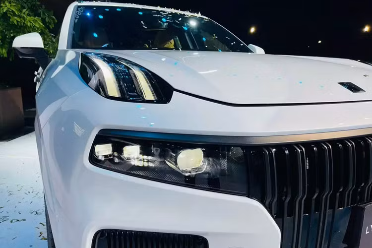 Trong sự kiện ra mắt, Lynk &amp; Co đã giới thiệu 3 mẫu SUV là 01, 05 và 09. Tuy nhiên, vào thời điểm hiện tại, chỉ có Lynk &amp; Co 09 2024 mới được công bố giá bán, khởi điểm từ 2,199 tỷ đồng. Giá bán này cũng không nằm ngoài dự đoán vì Lynk &amp; Co vốn là thương hiệu được định vị khá cao cấp của tập đoàn Geely.