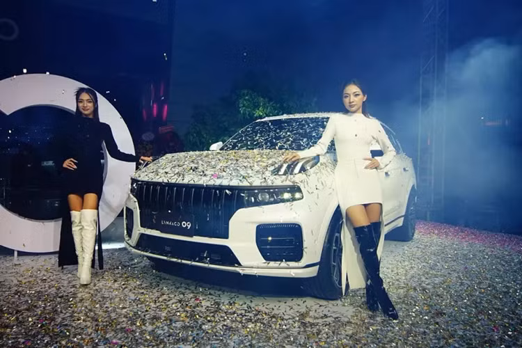 Ngày 16/12/2023 vừa qua, thương hiệu ôtô Lynk &amp; Co của Trung Quốc đã chính thức ra mắt thị trường Việt Nam. Thương hiệu con thuộc tập đoàn Geely sẽ phân phối xe tại Việt Nam thông qua Công ty cổ phần GreenLynk Automotives.