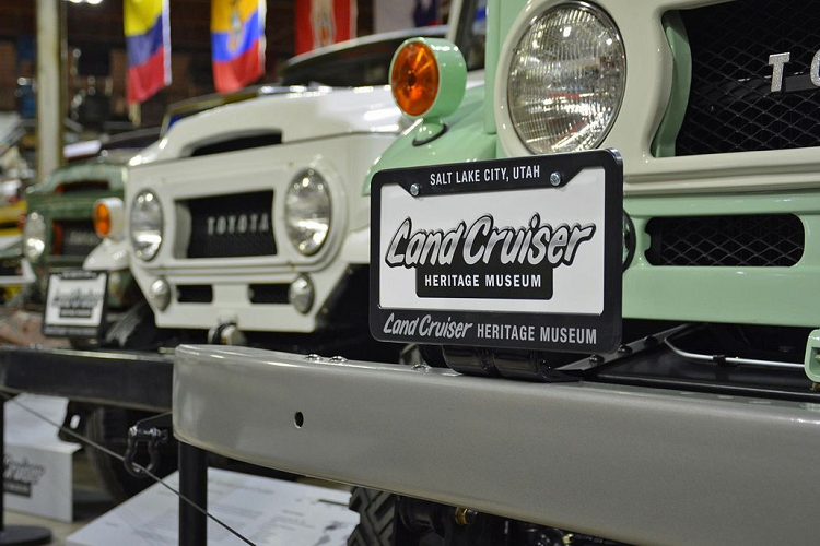 Trong đó có cả chiếc Toyota Jeep BJ Model 1953, tiền thân của dòng xe Land Cruiser. Bên cạnh chiếc BJ là một vài chiếc FJ25 đời 1958, đây là chiếc Land Cruiser đầu tiên được bán ở Mỹ và là chiếc duy nhất được đăng ký vào năm đó