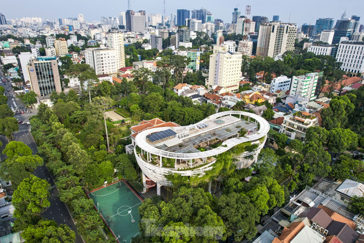 Nhà Thiếu nhi TPHCM là nơi thường xuyên tổ chức nhiều lễ hội, thu hút hàng nghìn trẻ em tham gia như: Lễ hội Thế giới tuổi thơ ngày 1/6, lễ hội Trung Thu, lễ hội Ngày Tết Quê em, Ngày hội Khoa học với đời sống.