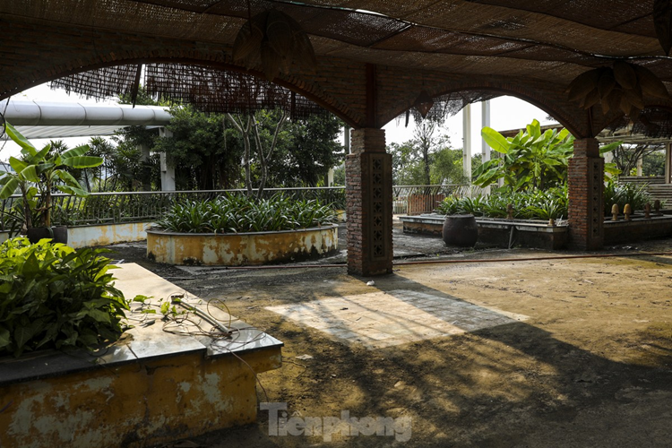 Khu vực sân thượng của Nhà Thiếu nhi hiện bỏ trống và chưa được dùng để khai thác cho hoạt động nào.