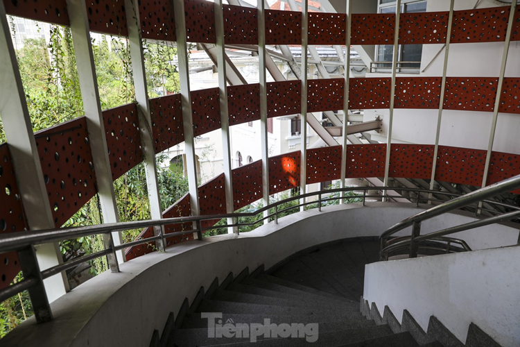 Những đường cong mềm mại gây ấn tượng và tạo nên cảm giác bay bổng, tự do, sáng tạo phù hợp với lứa tuổi thiếu nhi.