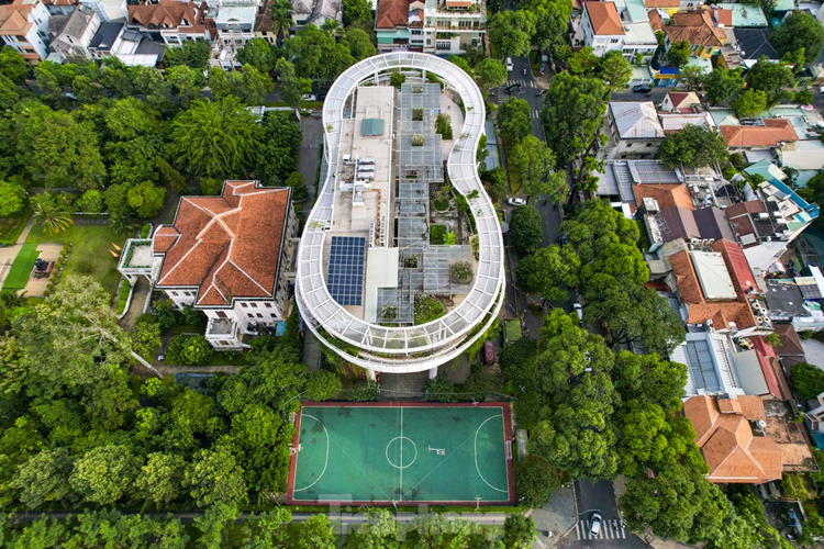 Công trình mang dáng vẻ hiện đại, duyên dáng, trang nhã. Ý tưởng tạo hình khối kiến trúc được lấy từ hình tượng mầm cây, tổ chim và cánh diều đang bay. Tác giả thiết kế là kiến trúc sư Nguyễn Trường Lưu.