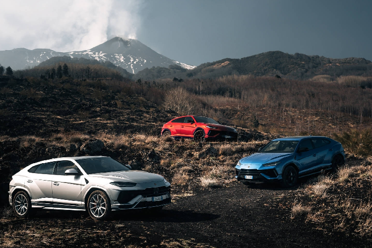 Những khách hàng muốn sở hữu mẫu xe này phải chờ phiên bản nâng cấp, dự kiến ra mắt vào ăn 2024. Thời điểm này Urus được cho sẽ trang bị động cơ V8 PHEV, dự kiến ra mắt vào năm 2029. Không chỉ Urus, Lamborghini đang phát triển động cơ plug-in hybrid dành cho Huracan thế hệ kế nhiệm.