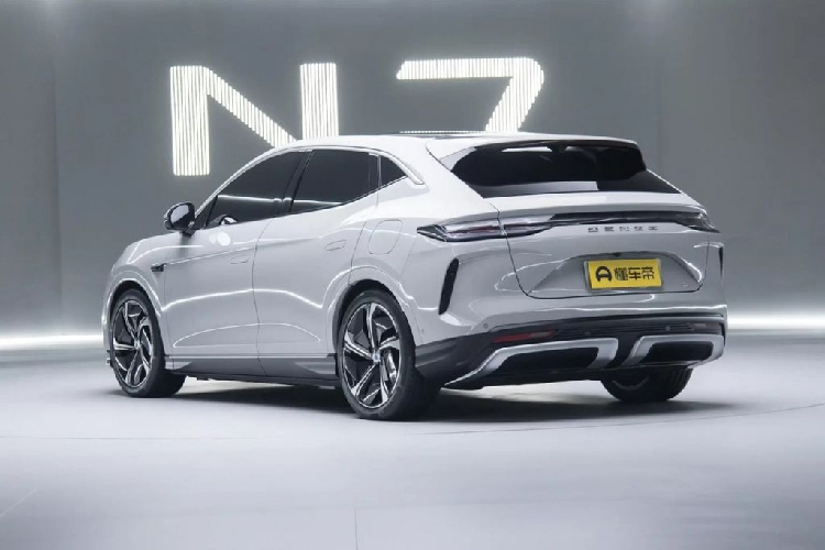 Gần đây, Tập đoàn BYD đã tiết lộ chiếc SUV chạy điện Denza N7 2024 mới rất được mong đợi của mình. Mẫu xe này được phân phối với tổng cộng 6 phiên bản, giá dao động từ 301.800 - 379.800 NDT, tương đương khoảng 41.600 – 52.400 USD (khoảng 974 triệu - 1,23 tỷ đồng).