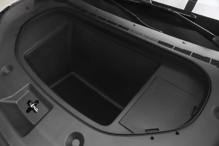 Công nghệ sạc nhanh kép của xe có công suất sạc tối đa 230 kW. Theo công bố của nhà sản xuất, xe có thể chạy được 350 km sau khi sạc 15 phút và sạc trong 4 phút xe cũng di chuyển được quãng đường lên đến 100km. Dự kiến, khoảng 3.000 chiếc Denza N7 sẽ được giao trong tháng 7 và 6.000 chiếc sau đó vào tháng 8. Với số lượng đơn đặt hàng trước đã vượt quá 20.000 chiếc, có thể nói rằng Denza N7 sẽ làm mưa làm gió trên thị trường xe điện.