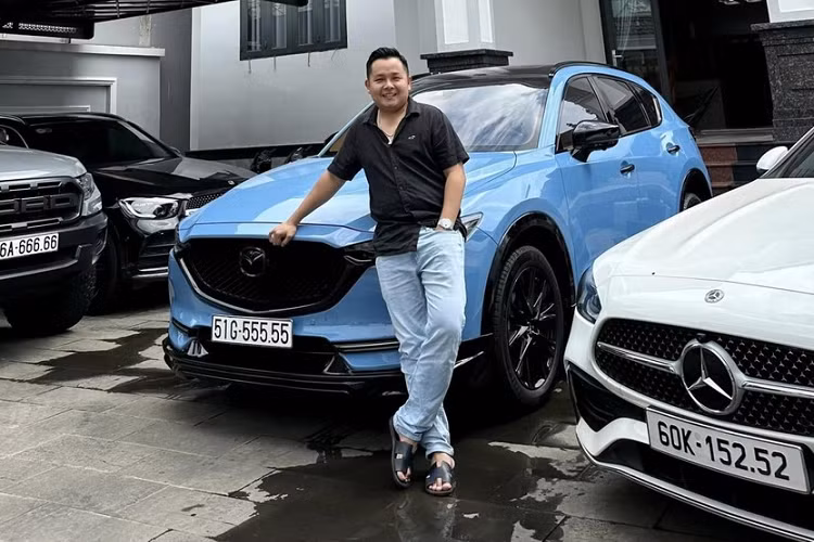 Lý do chiếc xe Mazda CX-5 đời 2018 trong bài viết này không bị mất giá mà là do chiếc biển số siêu VIP 51G-555.55 quyết định. Với số tiền 2,5 tỷ đồng, giá trị của chiếc xe Mazda CX-5 đời 2018 mang biển số "ngũ quý 5" này cao gấp gần 3 lần xe mới, ngoài ra, với tầm tiền trên, nhiều khách hàng đã có sự lựa chọn tuyệt vời hơn là Mercedes-Benz GLC.