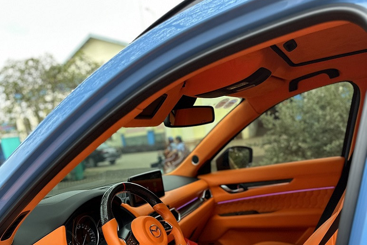 Được biết, tay buôn bán xe biển VIP ở Đồng Nai mới mang về đội chiếc xe Mazda CX-5 đời 2018 sở hữu biển số "ngũ quý 5" với giá 2,5 tỷ đồng, còn sở hữu hàng chục chiếc xe máy đủ loại với điểm chung là biển số ngũ quý siêu đỉnh, ngoài ra, trong garage của dân chơi này còn có chiếc xe Ford Ranger Raptor biển ngũ quý 6 của tỉnh Thanh Hóa, từng thuộc sở hữu của 1 tay chơi lan đột biến có tiếng.