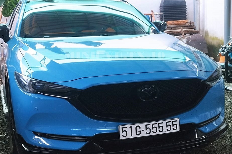Mới đây nhất, một vụ giao dịch chiếc xe Mazda CX-5 đời 2018 biển ngũ quý 5 (51G-555.55) đã nhận được không ít sự quan tâm của cộng đồng mạng và những tay chơi biển số đẹp tại Việt Nam.