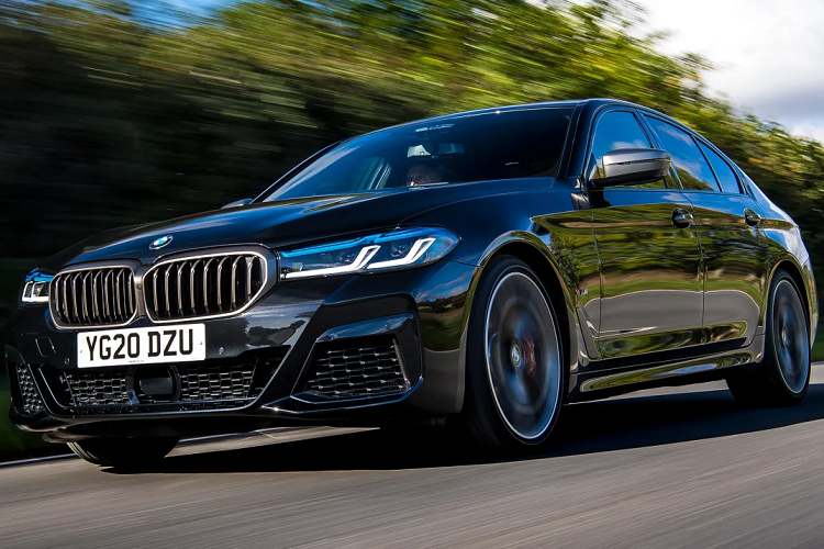 Dù ở phiên bản nào, BMW 5-Series lắp ráp trong nước đều dùng động cơ B48 TwinPower 2.0L, cho công suất tối đa 184 mã lực ở tua máy 5.000 - 6.000 vòng/phút và mô-men xoắn cực đại 290 Nm ở tua máy 1.350 - 4.250 vòng/phút. Xe sử dụng hệ dẫn động cầu sau và hộp số tự động 8 cấp Steptronic.