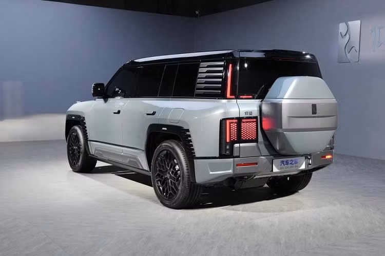 Và thành công đã đến, khi gần đây, người có liên quan phụ trách Sở Công nghiệp và Công nghệ thông tin tỉnh Thiểm Tây cho biết, "BYD đã xây dựng cơ sở sản xuất năng lượng mới lớn nhất thế giới và một hệ thống chuỗi cung ứng chuỗi công nghiệp hoàn chỉnh ở Thiểm Tây.