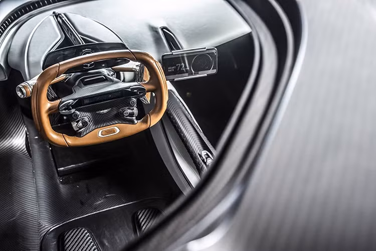 Theo kế hoạch, Aston Martin sẽ sản xuất giới hạn 999 chiếc Valhalla với mức giá chưa được tiết lộ nhưng chắc chắn không dưới triệu đô.