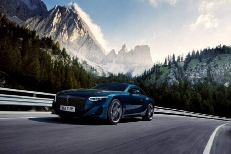 Khi ra mắt cùng với chiếc Bentley Continental GT 2003, động cơ W12 6.0 lít có khả năng sản sinh công suất 552 mã lực (412 kW, 560 PS) tại 6.100 vòng/phút nhờ đạt mô-men xoắn cực đại 650 Nm tại 1.600-6.100 vòng/phút. Từ đó đến nay, các kỹ sư Bentley đã liên tục cải tiến để nâng công suất thêm 37%, mô-men xoắn thêm 54% trong khi giảm được tới 25% lượng khí thải.