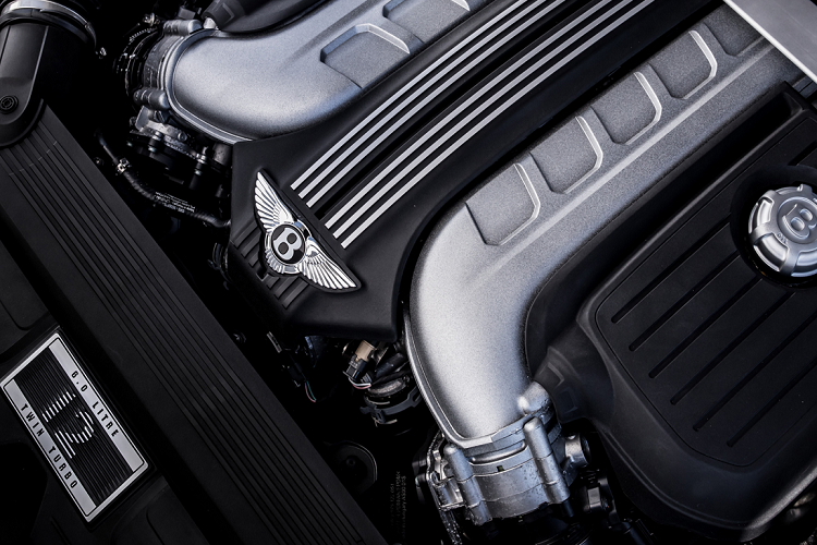 Với việc tuyên bố loại bỏ động cơ W12, Bentley coi như đã đi trước một bước so với đối thủ ở phân khúc siêu sang là Rolls-Royce khi thừa nhận rằng khoản đầu tư vào những động cơ nhiều xi-lanh to lớn không còn hiệu quả nữa.