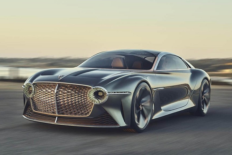 Quá trình phát triển kéo dài hai thập kỷ của động cơ W12 bao gồm nhiều lần thiết kế lại hệ thống bôi trơn và làm mát, cải tiến công nghệ turbo tăng áp tốt hơn, cũng như tối ưu quy trình đốt và phun nhiên liệu.