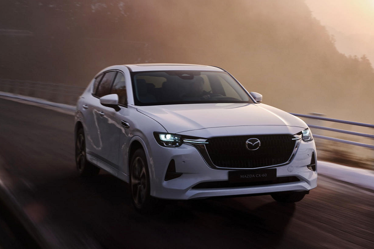 Tại Philippines, Mazda CX-60 mới có 7 màu ngoại thất gồm: trắng Rhodium White, đỏ Soul Red Crystal, bạch kim Platinum Quartz, đen Jet Black, bạc Sonic Silver, xám Machine Gray và xanh đậm Deep Crystal Blue. Trong đó, các màu đỏ, xám và trắng tốn thêm chi phí so với các màu còn lại.