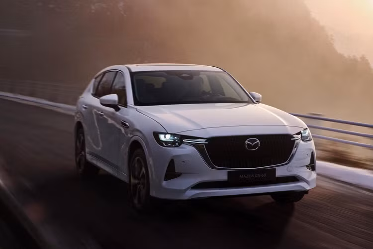 Tại Philippines, Mazda CX-60 mới có 7 màu ngoại thất gồm: trắng Rhodium White, đỏ Soul Red Crystal, bạch kim Platinum Quartz, đen Jet Black, bạc Sonic Silver, xám Machine Gray và xanh đậm Deep Crystal Blue. Trong đó, các màu đỏ, xám và trắng tốn thêm chi phí so với các màu còn lại.