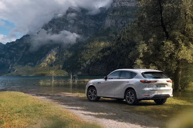 Trong khi đó, i-Activsense cung cấp Hỗ trợ phanh thông minh (AEB) trước và sau, cảnh báo chệch làn đường, giám sát điểm mù, cảnh báo phương tiện cắt ngang phía trước và phía sau, hệ thống giám sát người lái và cảnh báo sự chú ý của người lái.