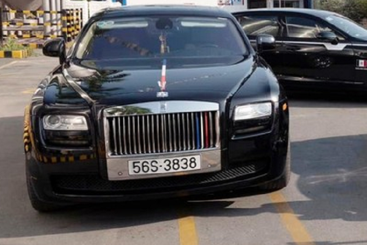 Pagani Huayra của Minh Nhựa chỉ sử dụng động cơ V12, dung tích 6.0 lít, tăng áp kép, sản sinh công suất tối đa 720 mã lực tại vòng tua máy 5.800 vòng/phút và mô-men xoắn cực đại 1.000 Nm tại dải vòng tua máy 2.250 đến 4.500 vòng/phút. Động cơ V12 của Pagani Huayra do bộ phận AMG của Mercedes-Benz chịu trách nhiệm cung cấp và lắp đặt.