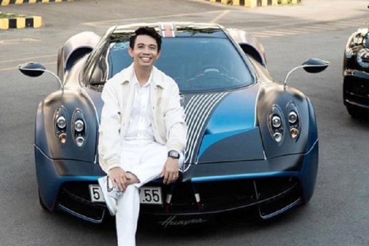 Không ít người cho rằng chiếc xe mà Minh Nhựa đợi chính là siêu phẩm có giá bán lên đến 143 tỷ đồng nếu ra biển trắng tại Việt Nam, mẫu xe McLaren Elva hơn 143 tỷ đồng với thiết kế vô cùng đặc biệt khi không được trang bị mui xe cũng như không tích hợp cửa kính.