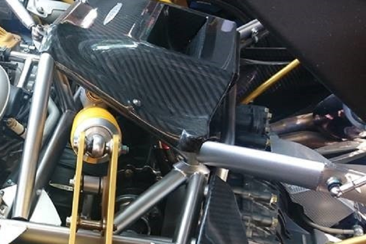 Quá trình tuyển chọn thợ để lắp ráp "trái tim" cho "thần gió" cũng cực kỳ nghiêm ngặt với việc tuyển chọn diễn ra trong 3 năm, sau đó các kỹ sư sẽ mất thêm 2 tháng học việc và cuối cùng chỉ có 2 người được chọn.