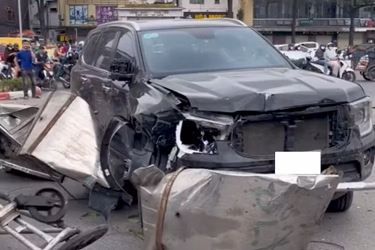 Mới đây trên sàn xe cũ, một chiếc Ford Everest bản Titanium 4x2 đời 2022, ODO 7.000km được rao bán với mức giá 1,255 tỷ đồng. Theo thông người bán khẳng định, “Xe không có gì phải bàn về chất lượng, cam kết không đâm đụng ngập nước, tai nạn, máy móc nguyên bản”.