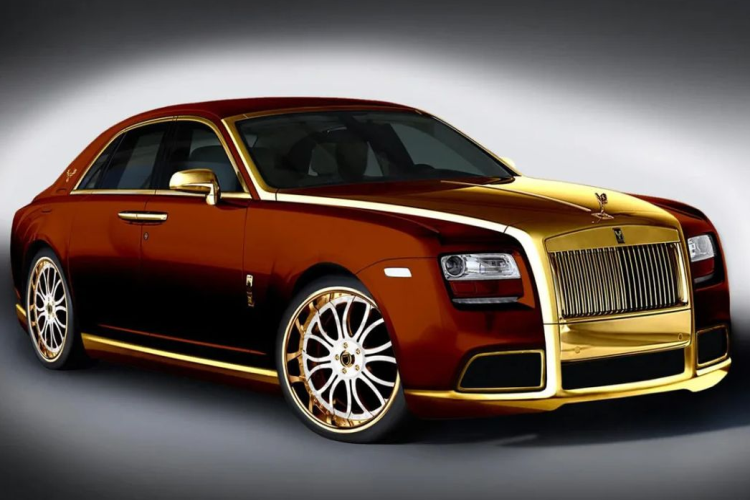  Rolls-Royce Milano Fenice Ghost Diva Rolls Royce Ghost vốn đã là một siêu phẩm, có thể làm thỏa mãn bất kỳ khách hàng khó tính nào nhưng điều này không có nghĩa là Ghost sẽ thoát khỏi tầm ngắm của các nhà độ. Theo đó, nhà độ đến từ Ý - Fenice Milano đã cho ra đời gói độ mạ vàng cao cấp cho mẫu xe siêu sang Ghost với cái tên Diva