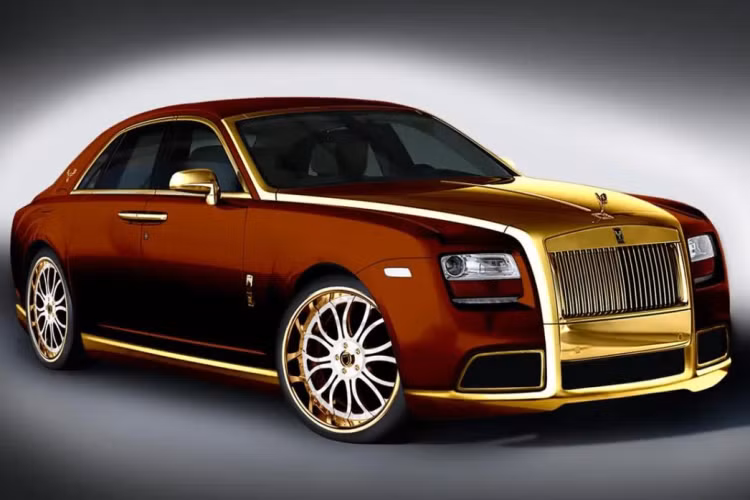  Rolls-Royce Milano Fenice Ghost Diva Rolls Royce Ghost vốn đã là một siêu phẩm, có thể làm thỏa mãn bất kỳ khách hàng khó tính nào nhưng điều này không có nghĩa là Ghost sẽ thoát khỏi tầm ngắm của các nhà độ. Theo đó, nhà độ đến từ Ý - Fenice Milano đã cho ra đời gói độ mạ vàng cao cấp cho mẫu xe siêu sang Ghost với cái tên Diva