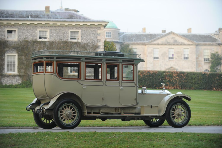 Kể từ sau Chiến tranh thế giới thứ hai, chiếc xe đã thuộc sở hữu của John C. Sword và Denis de Ferranti ở Anh, những nhà sưu tập ô tô nổi tiếng nhất thế giới. Vào giữa những năm 1960 chiếc xe được bán cho một nhà sưu tập Scotland nổi tiếng. Sau đó, The Corgi được đấu giá với mức giá lên đến 7,34 triệu USD (khoảng 179,5 tỷ đồng) cho một chủ sở hữu ẩn danh.