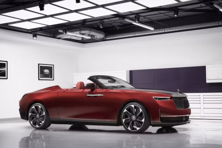 Chiếc xe độc bản này tượng trưng cho những kỷ niệm quý giá, những khoảnh khắc quan trọng và cả tác phẩm nghệ thuật mà hai vị chủ nhân của nó trân trọng - một gia đình nổi tiếng thế giới và là tiêu biểu cho lối sống sành điệu, sang trọng bậc nhất.