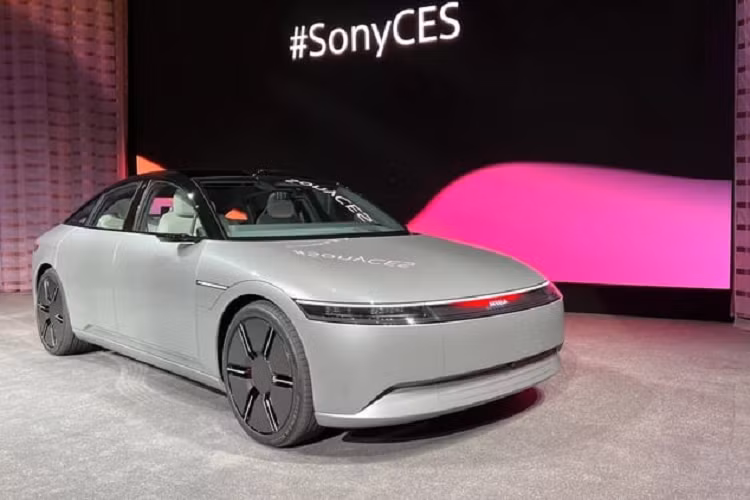 Trung tâm gian hàng Sony Honda Mobility tại CES 2023 là nguyên mẫu Afeela Sedan tự lái hiện đại, sang trọng, dày đặc công nghệ, với mốc bán ra tại Bắc Mỹ dự kiến vào năm 2026.