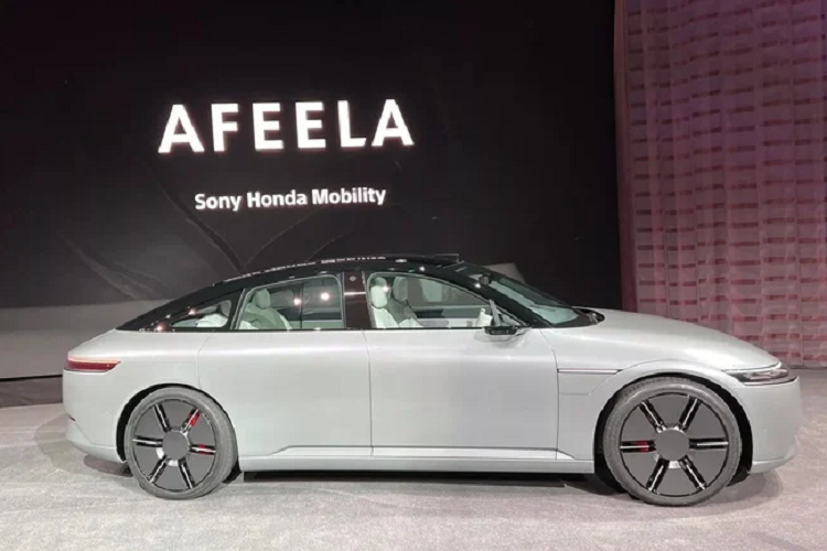 Trao đổi với Autocar Anh Quốc, CEO Sony Honda Mobility (SHM) ông Yasuhide Mizuno cho biết: “Chúng tôi đang lên ý tưởng về mẫu xe thứ hai và thứ ba. Chúng tôi cần một đội hình, chứ không chỉ một sản phẩm duy nhất.”