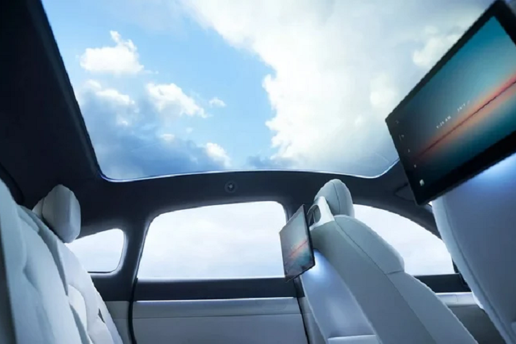 Ông cho biết thêm về một loạt các lựa chọn khác nhau bao gồm một chiếc Crossover Sony Honda tự lái, thêm một chiếc Sedan khác và thậm chí là cả một chiếc MPV gia đình.