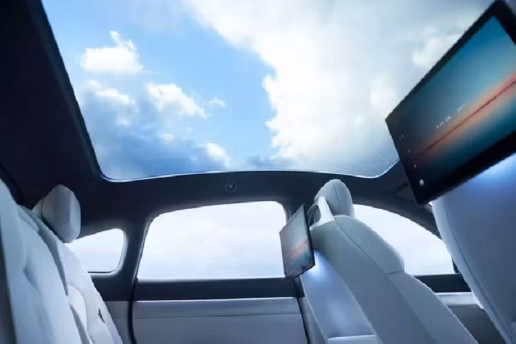 Ông cho biết thêm về một loạt các lựa chọn khác nhau bao gồm một chiếc Crossover Sony Honda tự lái, thêm một chiếc Sedan khác và thậm chí là cả một chiếc MPV gia đình.