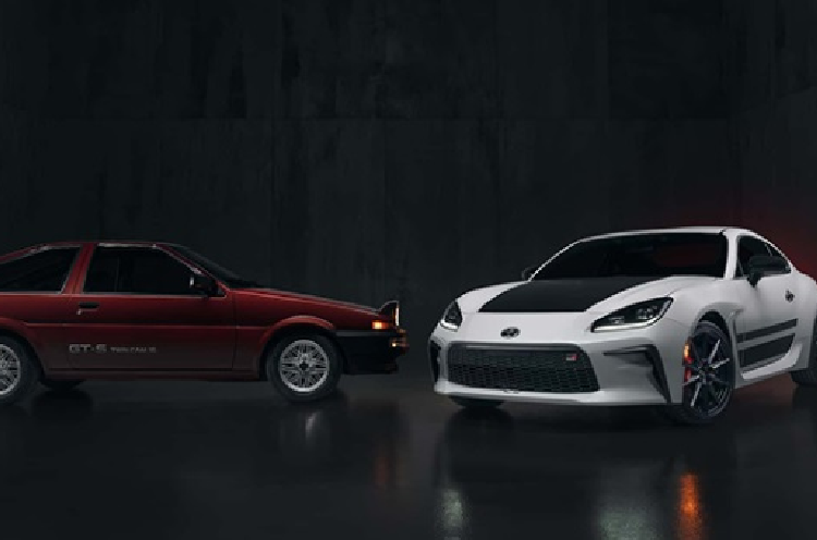 Toyota GR 86 Trueno Edition được trang bị bộ mâm 10 chấu có kích thước 18 inch, đi kèm kẹp phanh Brembo màu đỏ 4 piston ở cầu trước và hệ thống giảm xóc ZF Sachs. Xe có ốp tai gương và cánh gió đuôi vịt được sơn đen làm tăng độ tương phản, bắt mắt cho xe.