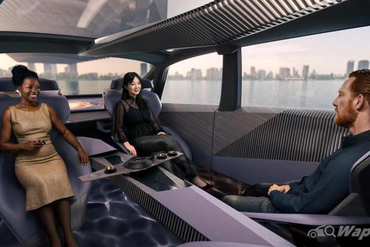 Hãng cho biết tài xế có thể không cần chạm vào tay lái và thoải mái thư giãn hay quay xuống trò truyện với người đằng sau bởi xe được tích hợp hệ thống lái tự động.