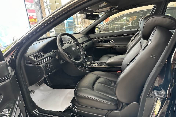 Điểm nhận dạng của Maybach 62S so với các xe Mercedes-Benz S-Class cùng đời là đèn pha đôi thiết kế hình chữ M, lưới tản nhiệt 23 hoặc 11 hay 13 nan, đèn hậu có dài hết đuôi xe nhưng tổng thể, nó không có sự đột phá trong ý tưởng ngoại hình như BMW đã làm với Rolls-Royce.