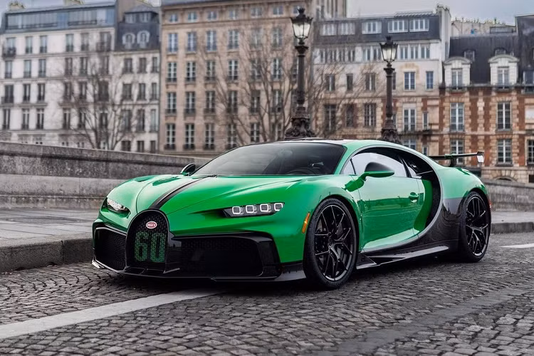 Sau 3 năm kể từ ngày ra mắt, những chiếc siêu xe Bugatti Chiron Pur Sport đã được giao đến khách hàng và đến nay chiếc Chiron Pur Sport cuối cùng mang số hiệu 60 cũng đã có chủ. Tên gọi của chiếc xe này là "Soixante" trong tiếng Pháp có nghĩa là "60" nhằm gợi nhớ thứ tự của chiếc siêu xe này.
