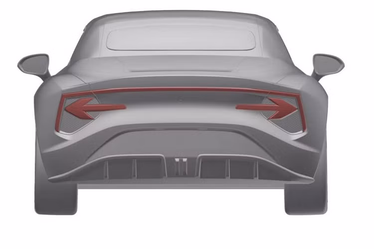 Cản sau của xe còn được tích hợp bộ khuếch tán gió. Bên trong MG Cyberster EV là không gian nội thất 2 chỗ ngồi và bọc da 2 màu tương phản. Điểm nhấn của nội thất nằm ở vô lăng hình chữ nhật, tương tự loại dùng cho xe điện Tesla và Lexus RZ450e.