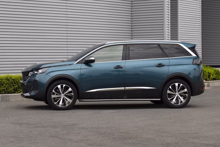 Peugeot 5008 giảm giá nhiều nhất với mức giảm lần lượt là 36 triệu đồng cho phiên bản GT và 45 triệu đồng với bản Allure. Giá bán sau ưu đãi của hai phiên bản lần lượt là 1,154 và 1,281 tỷ đồng.