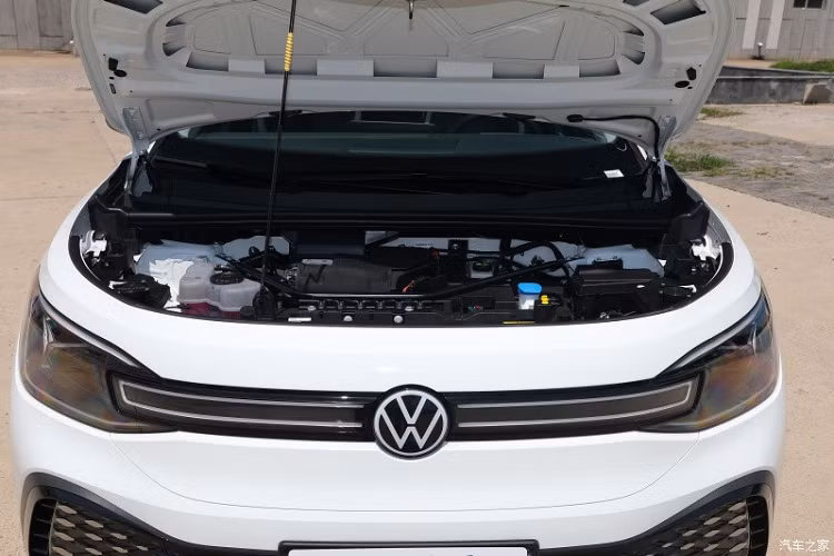 Ở phiên bản Pure+ và Pro, xe sẽ có công suất tối đa 150 kW, khoảng 201 mã lực và mô-men xoắn cực đại 310 Nm, động cơ này kết hợp với bộ pin lithium 3 bậc 84,8 kWh, cung cấp phạm vi di chuyển thuần điện (CLTC) là 601 km. 