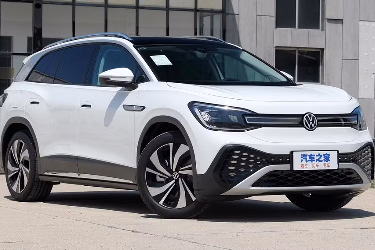 Người tiêu dùng có thể chọn từ bốn màu ngoại thất trắng, xanh, cam và vàng. Riêng phiên bản màu trắng có giá thêm 2.000 nhân dân tệ, tương đương 6 triệu đồng, còn về ngoại thất màu tím Nebula Purple hiện tại sẽ không còn được cung cấp. Được định vị là mẫu SUV cỡ trung đến cỡ lớn, Volkswagen ID.6 Crozz 2024 vẫn giữ nguyên kích thước hiện tại bao gồm các số đo như chiều dài, chiều rộng và chiều cao lần lượt là 4.891 mm x 1.848 mm x 1.679 mm, cùng với chiều dài cơ sở 2.965 mm.