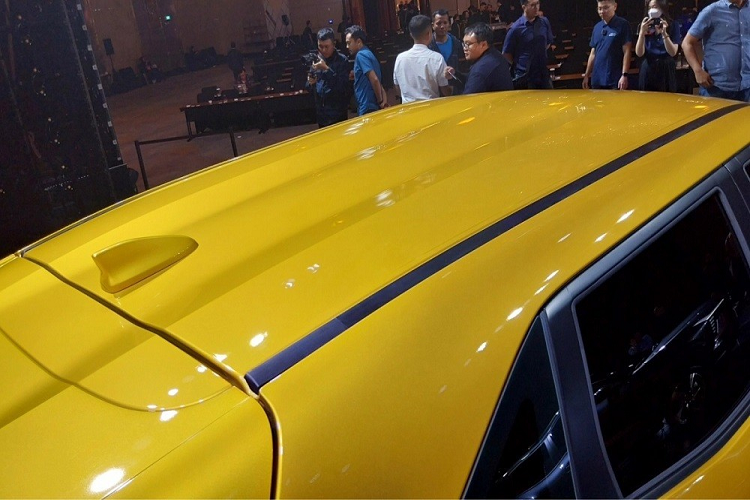 Xe được trang bị mặt táp-lô bọc bằng chất liệu nỉ màu ghi xám, màn hình cảm ứng trung tâm đặt nổi với kích thước khoảng 12,3 inch, bảng đồng hồ kỹ thuật số và hệ thống âm thanh Dynamic Sound Yamaha Premium mới phát triển. "Trái tim" của Mitsubishi XFC bản thương mại là động cơ xăng 4 xi-lanh, dung tích 1.5L, đi kèm hộp số biến thiên vô cấp CVT và hệ dẫn động cầu trước. Hiện thông số của động cơ này chưa được hé lộ.