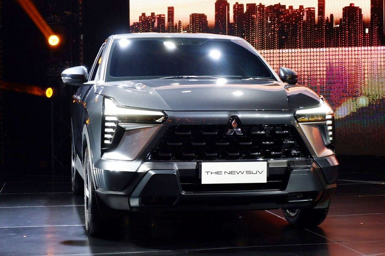 Vào hôm 31/7/2023 vừa qua, hãng Mitsubishi đã bất ngờ vén màn phiên bản thương mại của mẫu xe XFC ở Indonesia. Theo hãng Mitsubishi, những thông tin cụ thể của mẫu SUV cỡ B mới này sẽ được công bố trong triển lãm GIIAS 2023, Indonesia vào ngày 10/8 tới đây. Trước thời điểm này, trên trang web của chính quyền thành phố Jakarta đã xuất hiện thêm thông tin về số lượng phiên bản của Mitsubishi XFC 2024 mới.