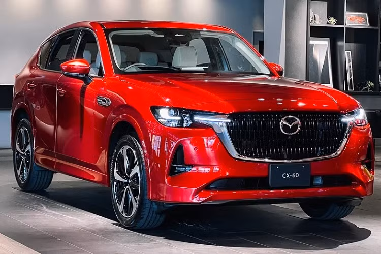 Điều này cộng với video trên chứng tỏ mẫu xe Nhật Bản này có thể được tung ra ở xứ sở vạn đảo trong tương lai. Qua thông tin đăng ký, có thể thấy mẫu crossover hạng trung này tại Indonesia có 3 phiên bản, bao gồm 4x2 AT, MHEV AWD và AT AWD. Ngoài ra, Mazda CX-60 tại thị trường Indonesia có vẻ sẽ sở hữu 2 tùy chọn động cơ.