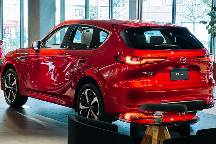 Tuy nhiên, đây chưa phải là giá bán chính thức của xe. Thay vào đó, mẫu crossover hạng trung này được dự đoán có giá bán dao động từ 700 - 900 triệu Rupiah (1,099 - 1,413 tỷ đồng).'