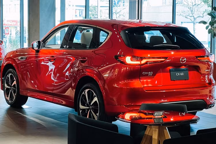 Tuy nhiên, đây chưa phải là giá bán chính thức của xe. Thay vào đó, mẫu crossover hạng trung này được dự đoán có giá bán dao động từ 700 - 900 triệu Rupiah (1,099 - 1,413 tỷ đồng).'