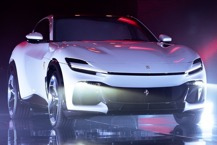 Vì thế, Toyota bZ Sport Crossover Concept đã nhận được nhiều sự quan tâm và độ hot của xe càng được đẩy lên cao trào vì giới mê siêu xe sững sờ khi nhìn thấy đèn pha và đèn hậu của xe rất quen thuộc.